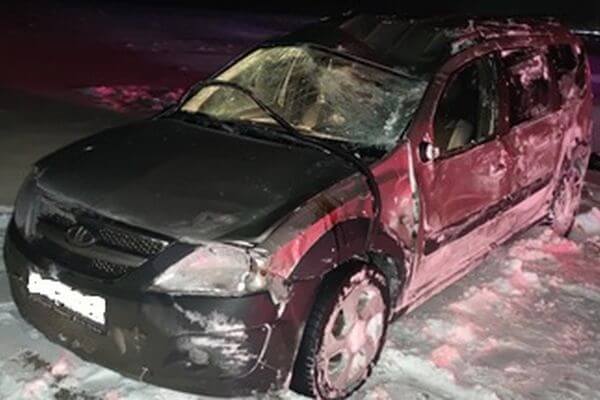 Три человека пострадали, опроки­нувшись в автомобиле на трассе А‑300 в Самарской области