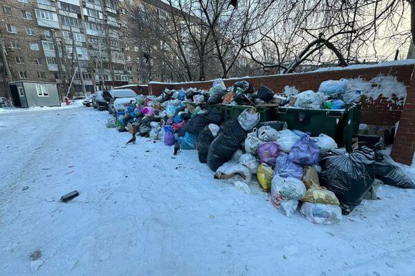 В Самаре прокуроры заставили комму­наль­щиков вывезти мусор с площадок у ЖК «Ладья»