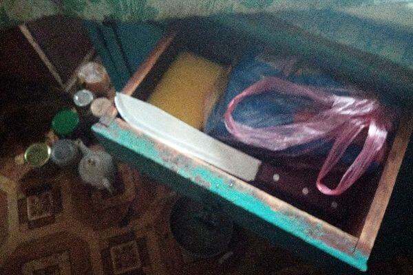 Жительница Самарской области получила удар ножом от знакомого и не пошла в больницу из страха