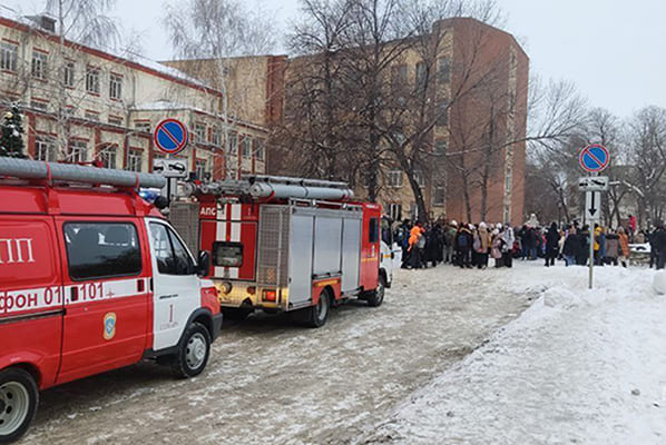Из школы №12 в Самаре по пожарной тревоге эваку­и­ровали 1160 человек