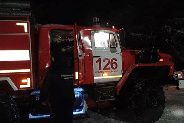 Женщину с восьми­ме­сячным ребенком, машину которой занесло снегом в метель, спасли в Самарской области
