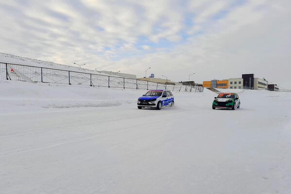 Подтянуть навыки вождения на льду можно в Тольятти