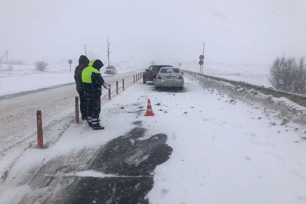 В Самарской области в результате столкновения двух легковых машин пострадала женщина-пассажир