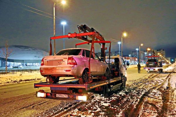 В Самаре число машин, вывезенных с улиц при уборке снега, за сутки увели­чилось вдвое