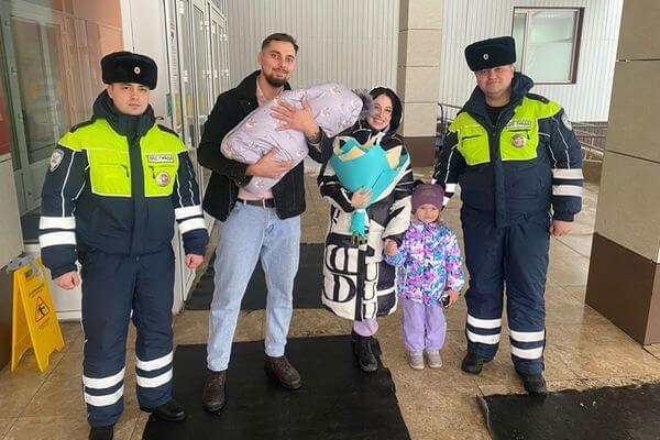 В Самаре новорож­денный получил свою первую игрушку от полицейских