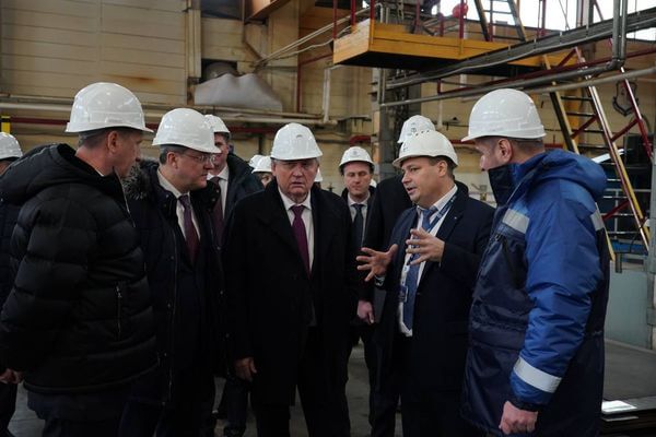 Николай Шульгинов и Дмитрий Азаров обсудили возмож­ность участия самар­ского Электрощита в проектах по модер­ни­зации электросетей