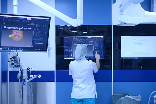 В Самаре открылась первая в стране «цифровая опера­ци­онная» с системой хирур­ги­ческой навигации