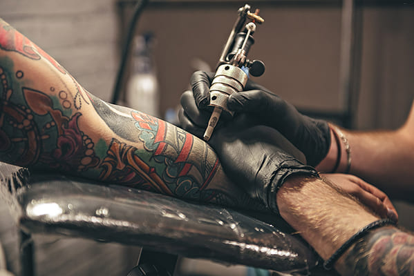 В Самаре 1 из 10 рекру­теров прихо­дилось отказывать в трудо­устройстве соиска­телям из-за их татуировок