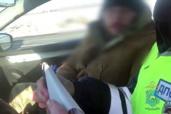 В Самарской области задержали пьяного водителя без прав, который предста­вился автоинструктором