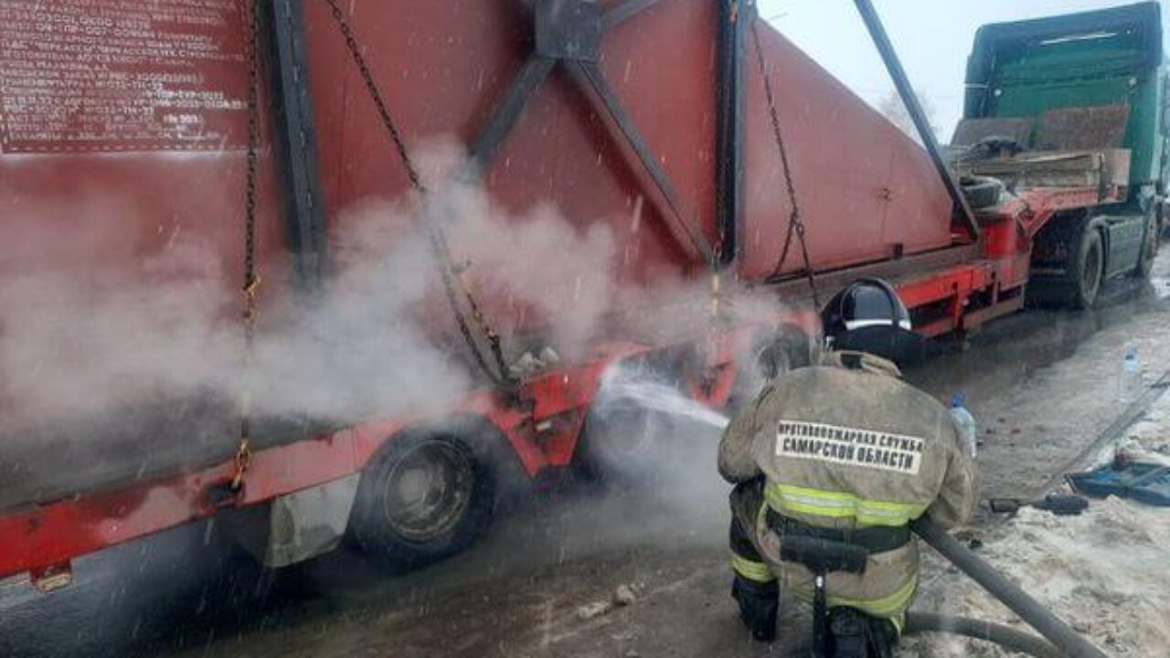 На трассе М-5 в Самарской области загорелся грузовик | CityTraffic