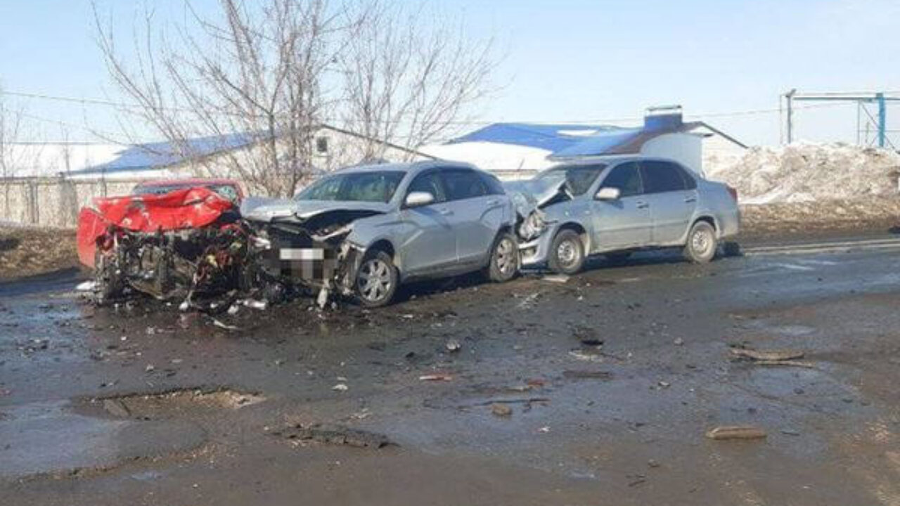 В Тольятти столкнулись три автомобиля и трактор | CityTraffic