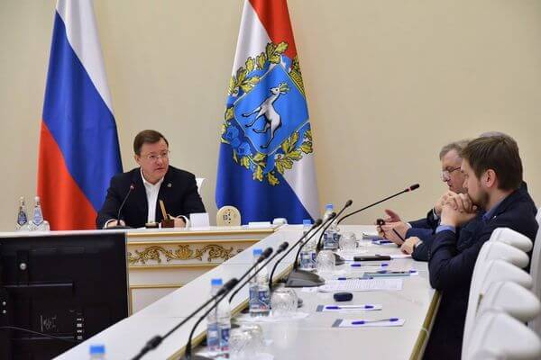 Губернатор Дмитрий Азаров побла­го­дарил земляков за активное участие в выборах Президента РФ
