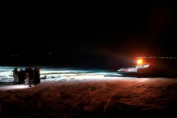 На Волге в Самарской области 4 человека прова­лились под лед на болотоходе