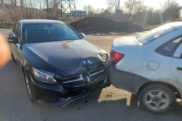 В Тольятти две женщины пострадали в столк­но­вении 3 автомобилей