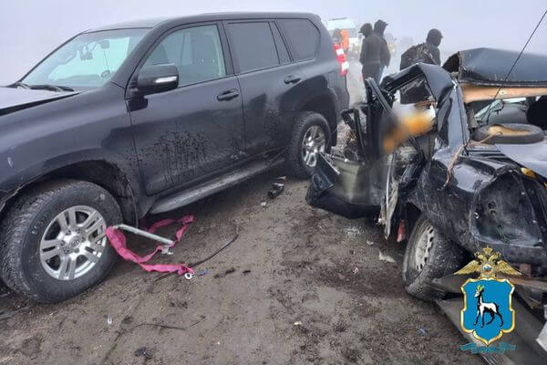 Под Самарой погиб водитель «Хендая», который врезался в КАМАЗ с кирпичом и отлетел в «Лэнд Крузер»