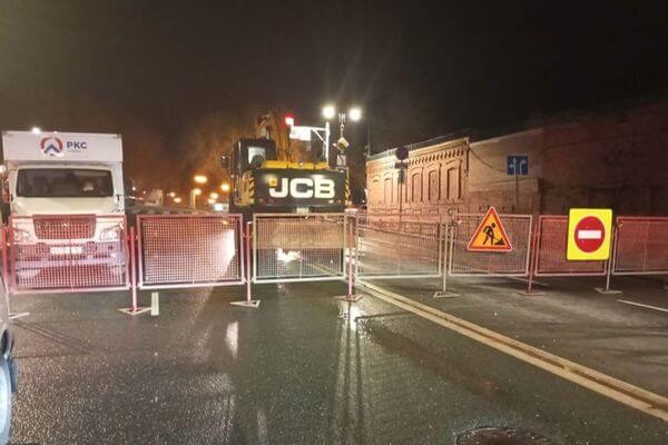 В Самаре 16 апреля коммунальщики перекрыли Волжский проспект из-за аварии на сетях