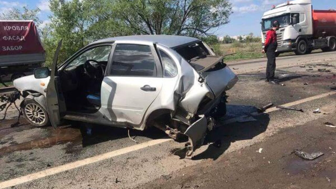 В Самарской области столкнулись два грузовика и две легковушки | CityTraffic