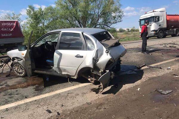 В Самарской области столкнулись два грузовик и две легковушки
