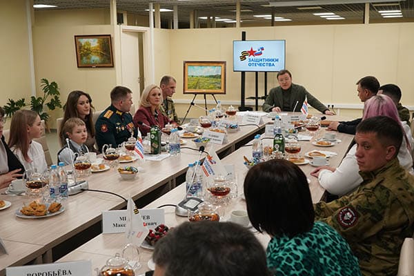 Губернатор Самарской области встре­тился с ветеранами СВО и членами семей военнослужащих