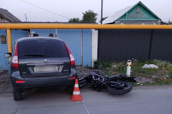 В Самарской области в больницу попал водитель мотоцикла, в который врезалась легковушка
