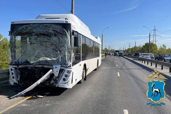 В Самаре 6 человек пострадали в столкновении автобуса и 5 автомобилей