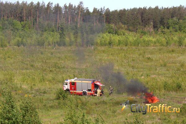 Людей и машины задействовали для ликвидации «учебного» пожара в лесу Тольятти