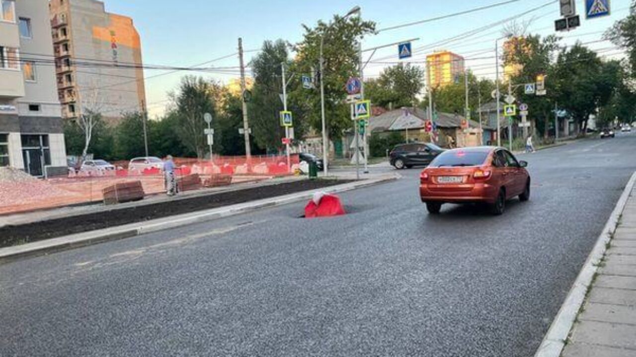 В Самаре провалился свежеуложенный асфальт на улице Маяковского |  CityTraffic