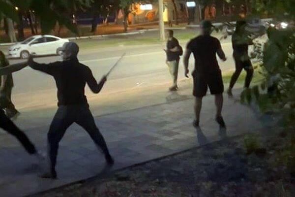 В Самаре расследуют нападение хулиганов с дубинками на горожан у парка Гагарина