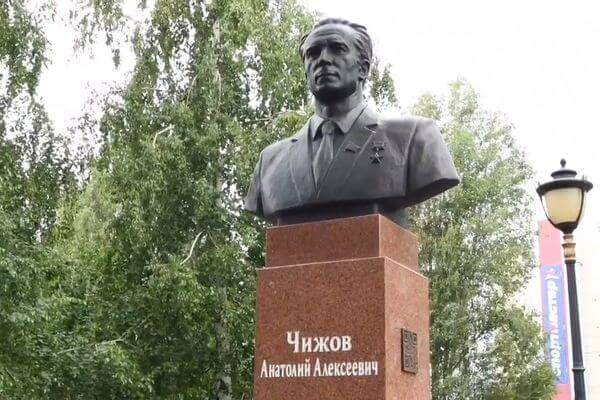 В Самаре открыли памятник директору завода «Прогресс»
