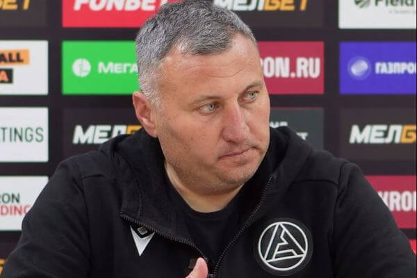 Главный тренер «Акрона» оштра­фован после матча с «Локомотивом»