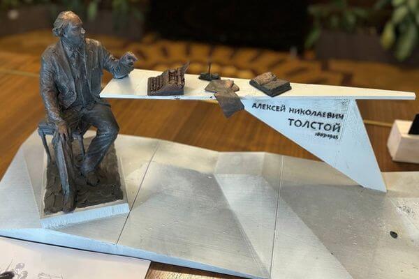 Как будет выглядеть памятник Алексею Толстому, который установят осенью 2024 года в Самаре