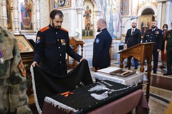 В Самаре прошла церемония крепления полкового знамени Добровольческого отряда Барс-15 «Ермак»