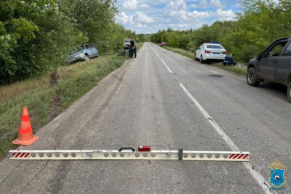 В Самарской области «десятка» вылетела с трассы и опроки­нулась, пострадал подросток